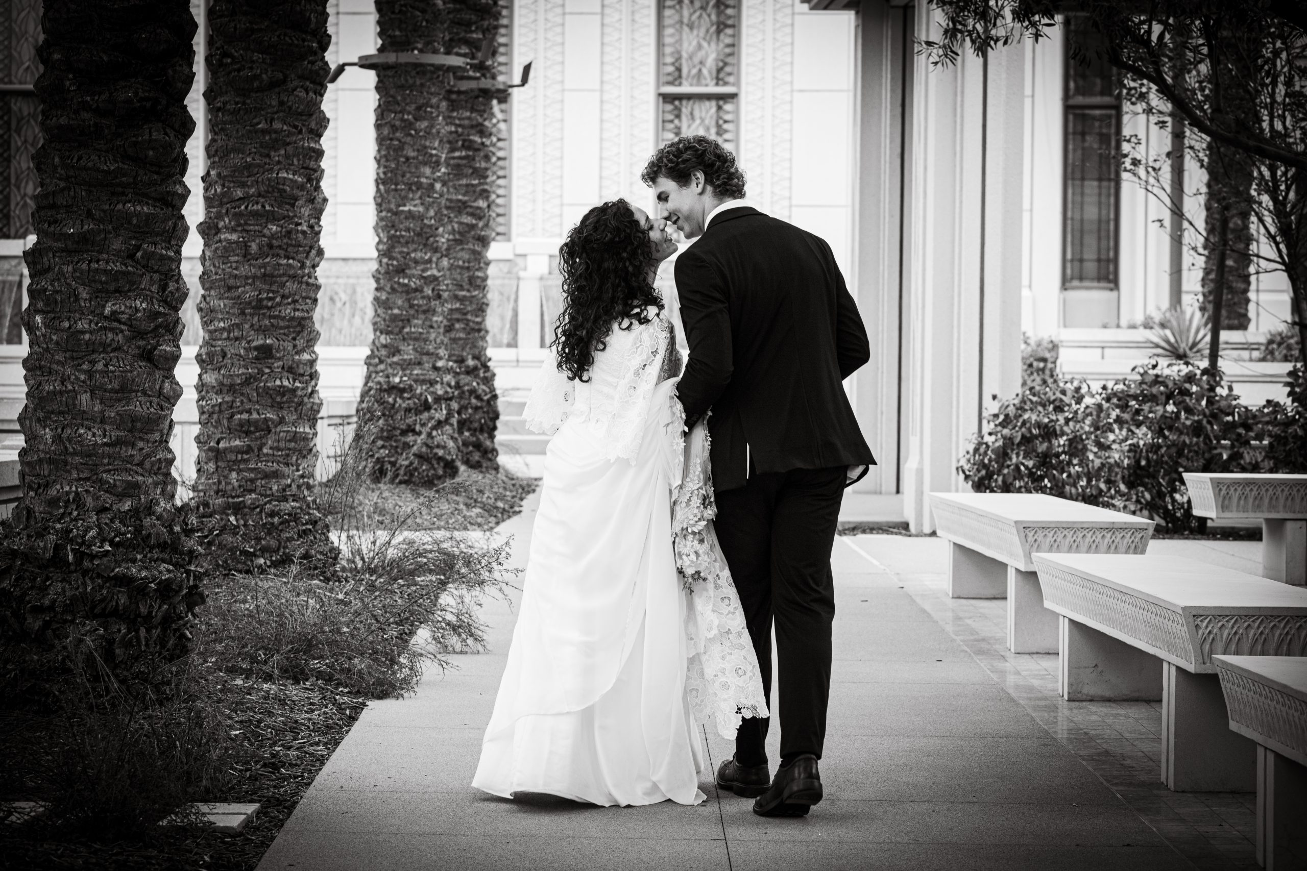 Black and white photo of wedding couple at the Gilbert Arizona Temple